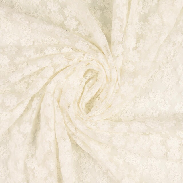 Mesh stof met geborduurde bloemen wit