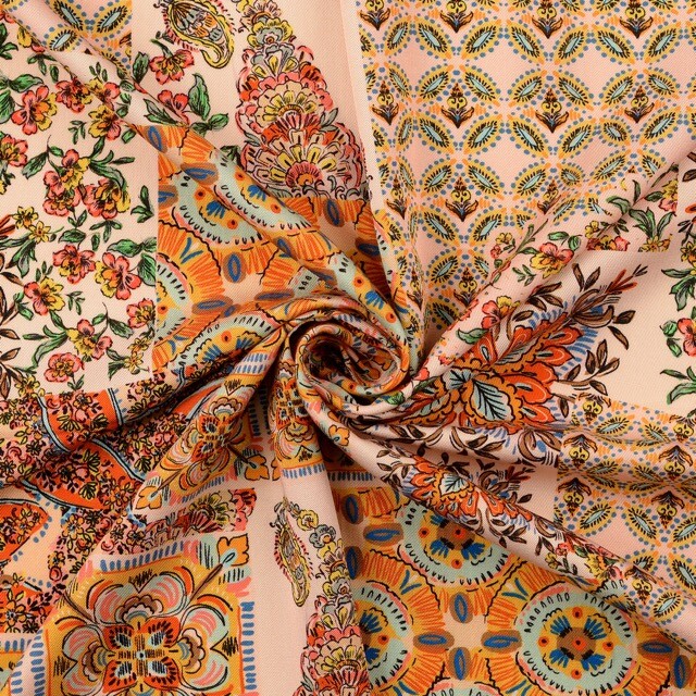 Viscose satijn digitaaldruk patchwork lichtzalm