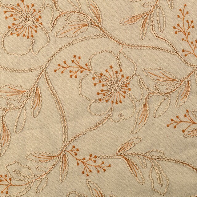 Linnen mix met geborduurde bloemen nude
