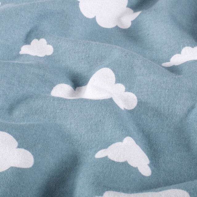Flanel bedrukt wolken babyblauw